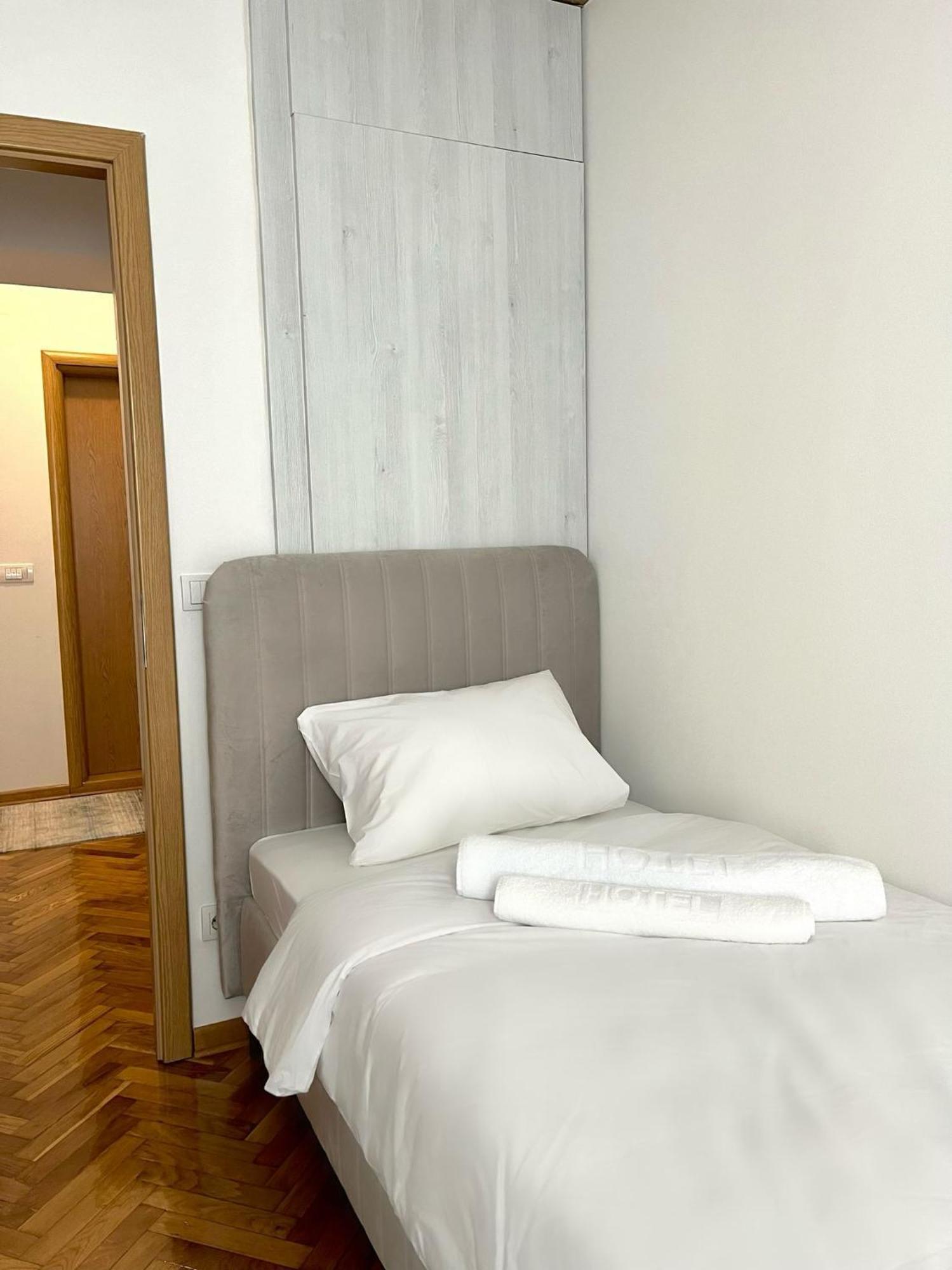 Lumo Apartment Nis Bagian luar foto